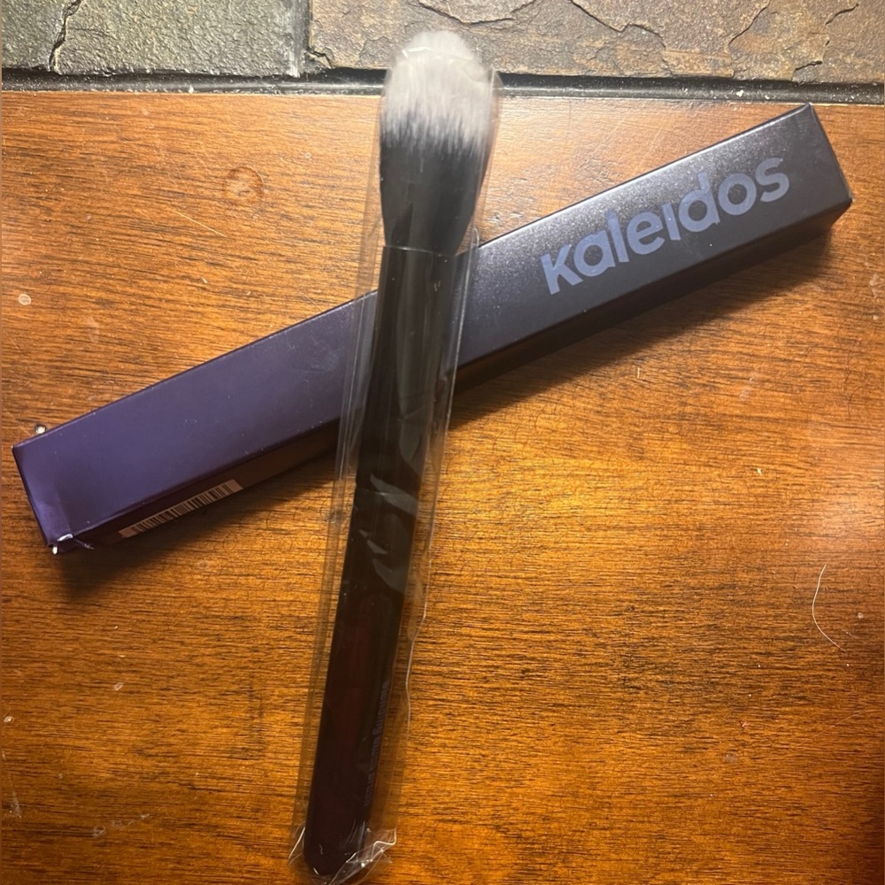 Kaleidos B2 blending Makeup Brush NIB